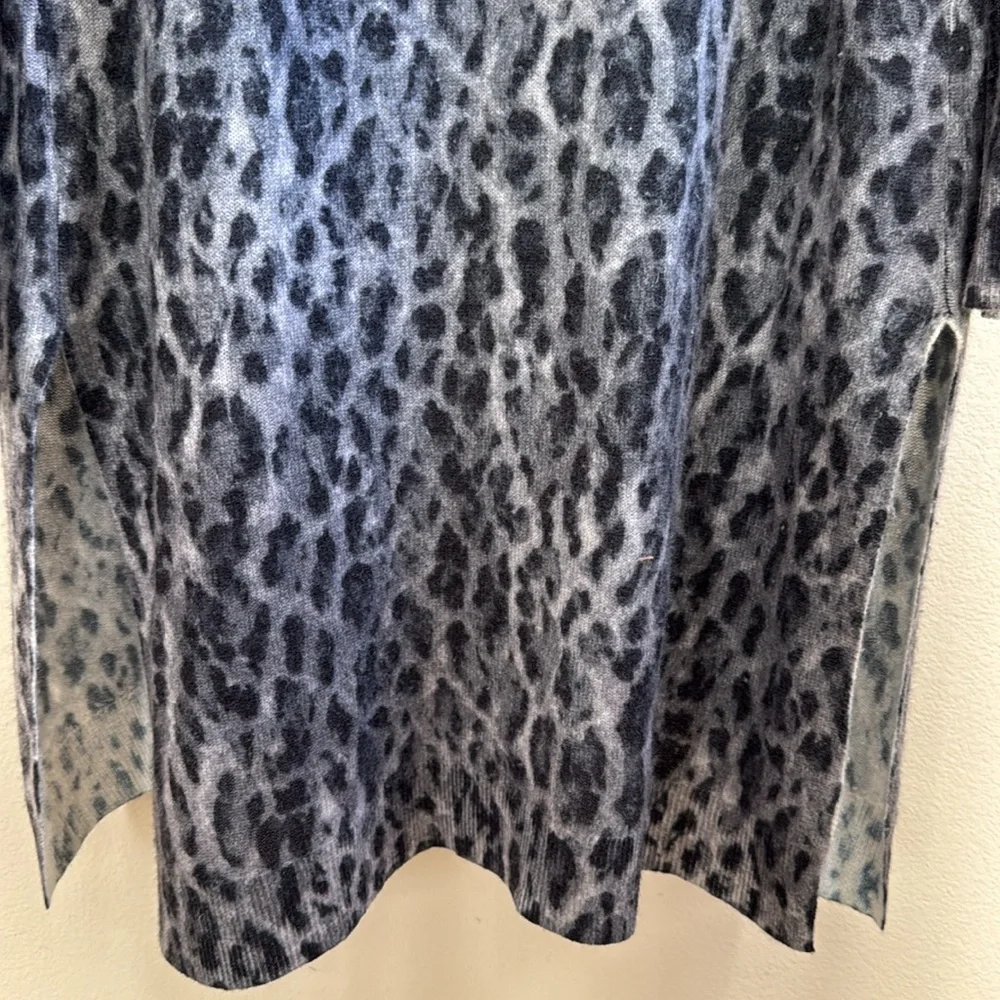 Saks Fifth Avenue Gray and Black Animal Print cashmere Sweater - Picture 5 of 7